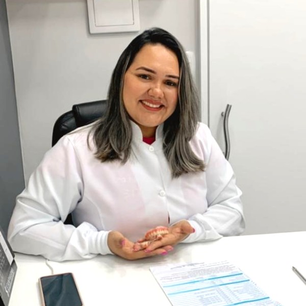 Dra. Luciane Santos