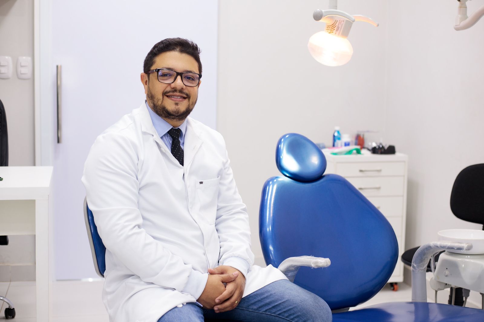 Dr. Moreno em modernas instalações